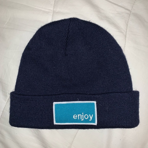 Cropp Beanie with Patch - Picture 1 of 2